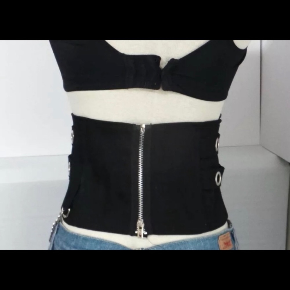 The coveted Tripp cincher - Picture 5 of 7